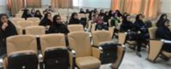 بازآموزی با عنوان " پرستار و مامای جامعه نگر " توسط دانشکده پرستاری و مامایی در سالن حجاب این دانشکده برگزار گردید.