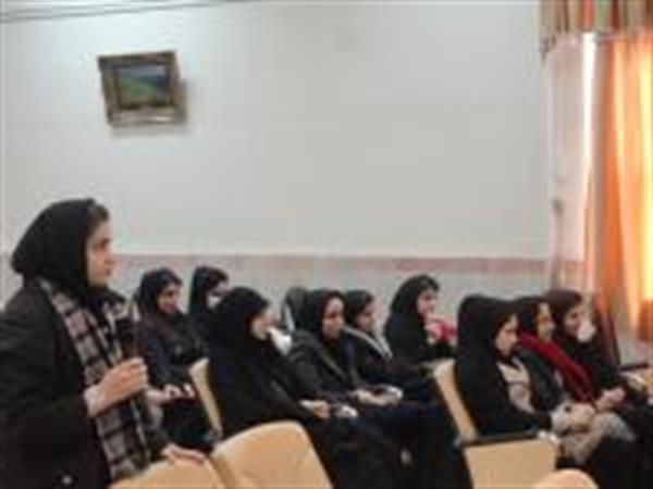 جلسه پرسش و پاسخ دانشجویان مامایی با حضور مسئولین دانشکده در محل سالن آمفی تئاتر حجاب برگزار شد