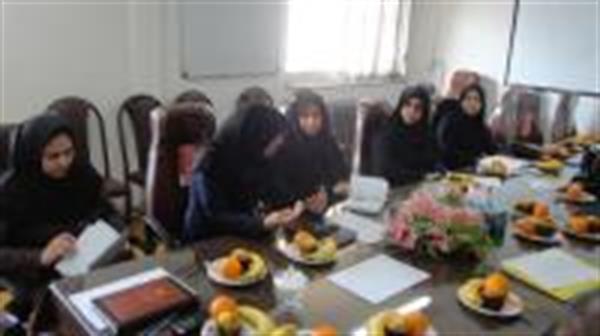 جلسه هماهنگی دو حوزه آموزش و درمان در دانشکده پرستاری و مامایی برگزار گردید.