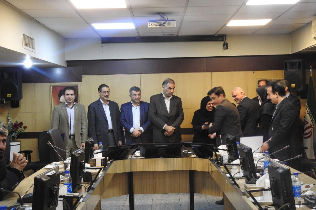 دریافت اعتبار نامه عضویت در شورایعالی نظام پرستاری توسط  دکتر ویسی رایگانی در  نخستین جلسه پنجمین دوره شواری عالی نظام پرستاری کشور